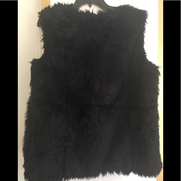 🌼5 for $25🌼Black Faux Fur Vest - Picture 5 of 5